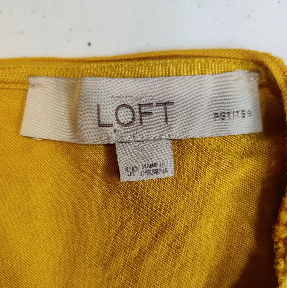 Loft Yellow Sleeveless Blouse with Cutout Pattern Womens Small Petite - Picture 3 of 3